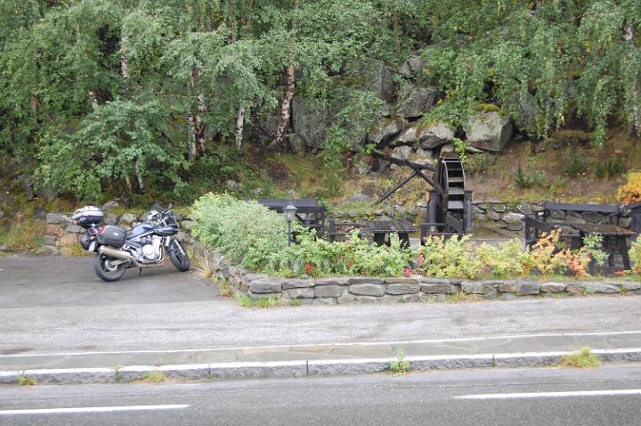 Pausa sulla strada per Bergen.JPG - AI PIEDI DELLA RUPE